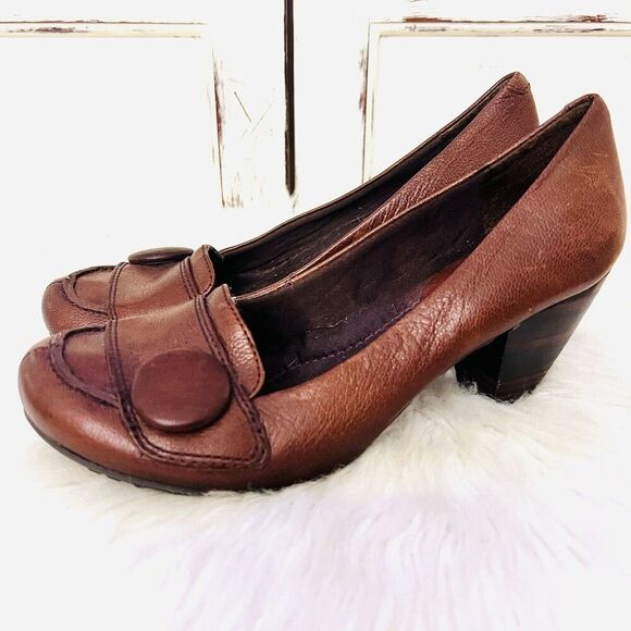MADISON Brown Leather Chunky Wooden Heel Button Detail Dark Academia Pumps - 7M - Picture 1 of 8